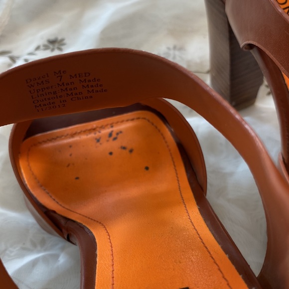 Kenneth Cole reaction 4 1/4”heel in brown and orange with platform front. - Picture 12 of 13